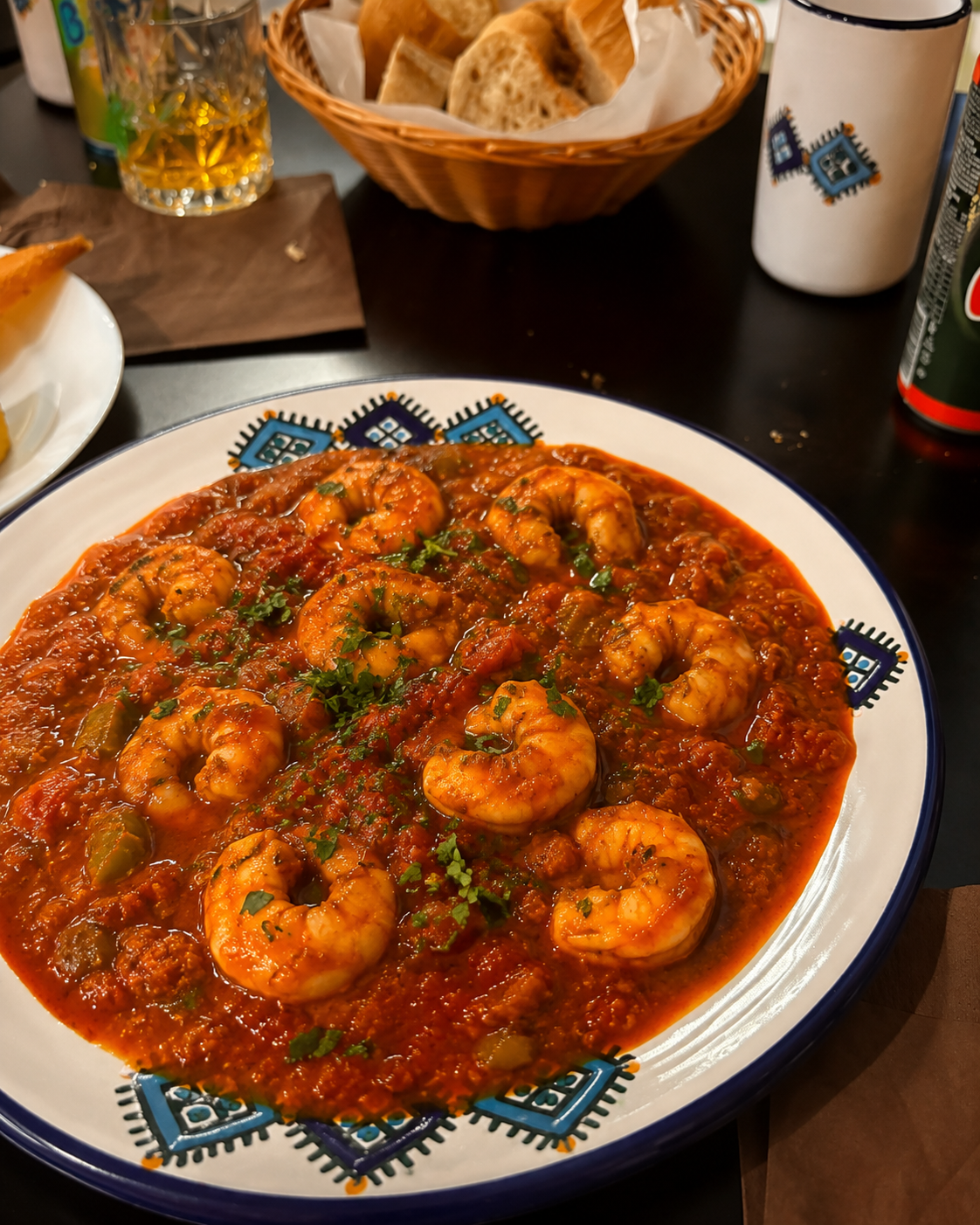Ojja aux crevettes servie au restaurant Carthage Annecy