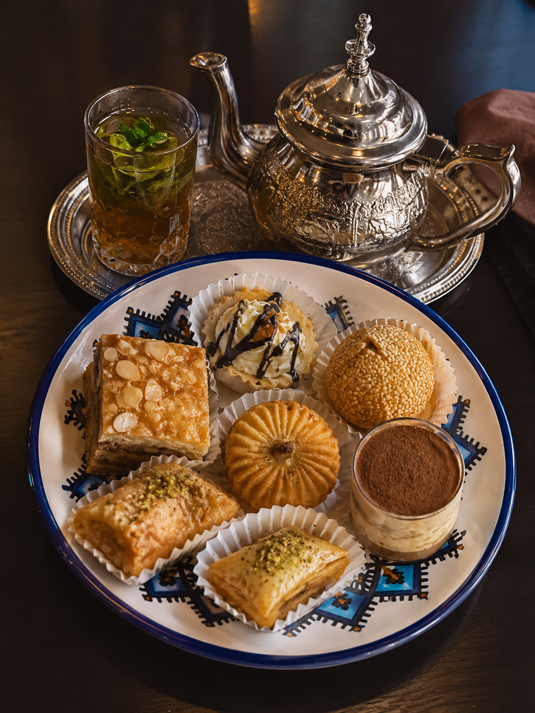 Thé à la menthe et douceurs orientales